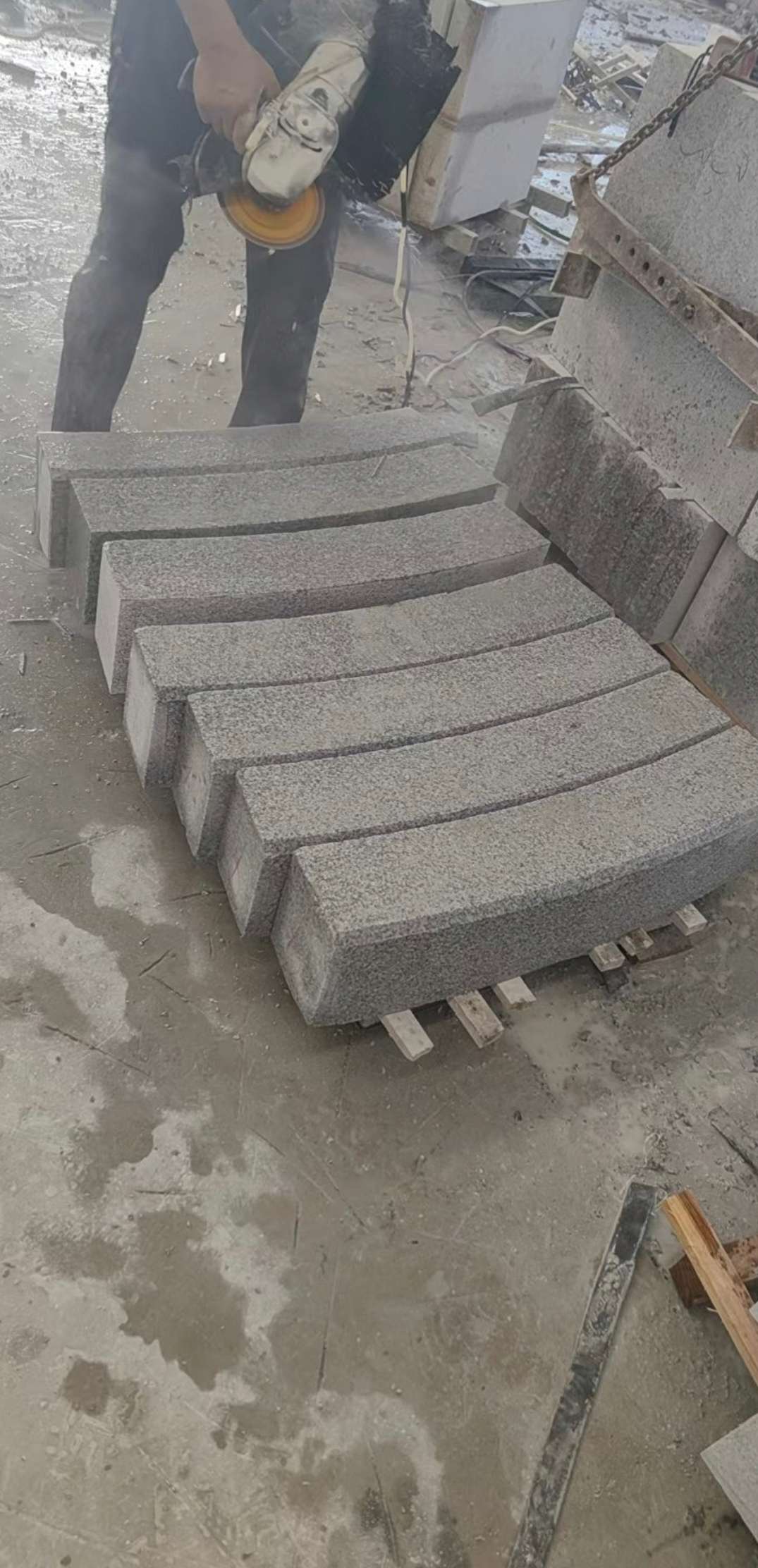 重庆芝麻白弧形路牙石