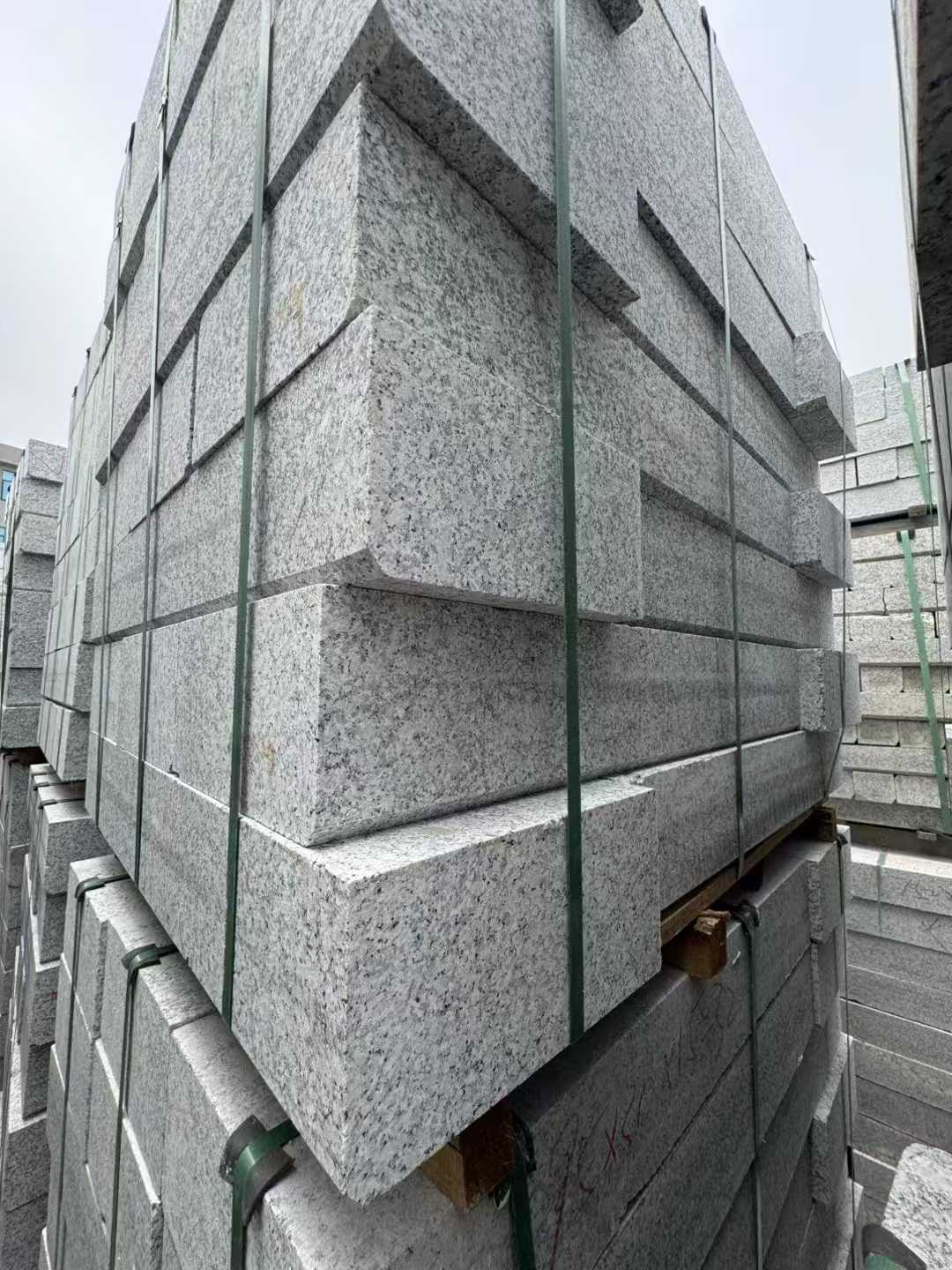 重庆芝麻白路牙石 马路牙子