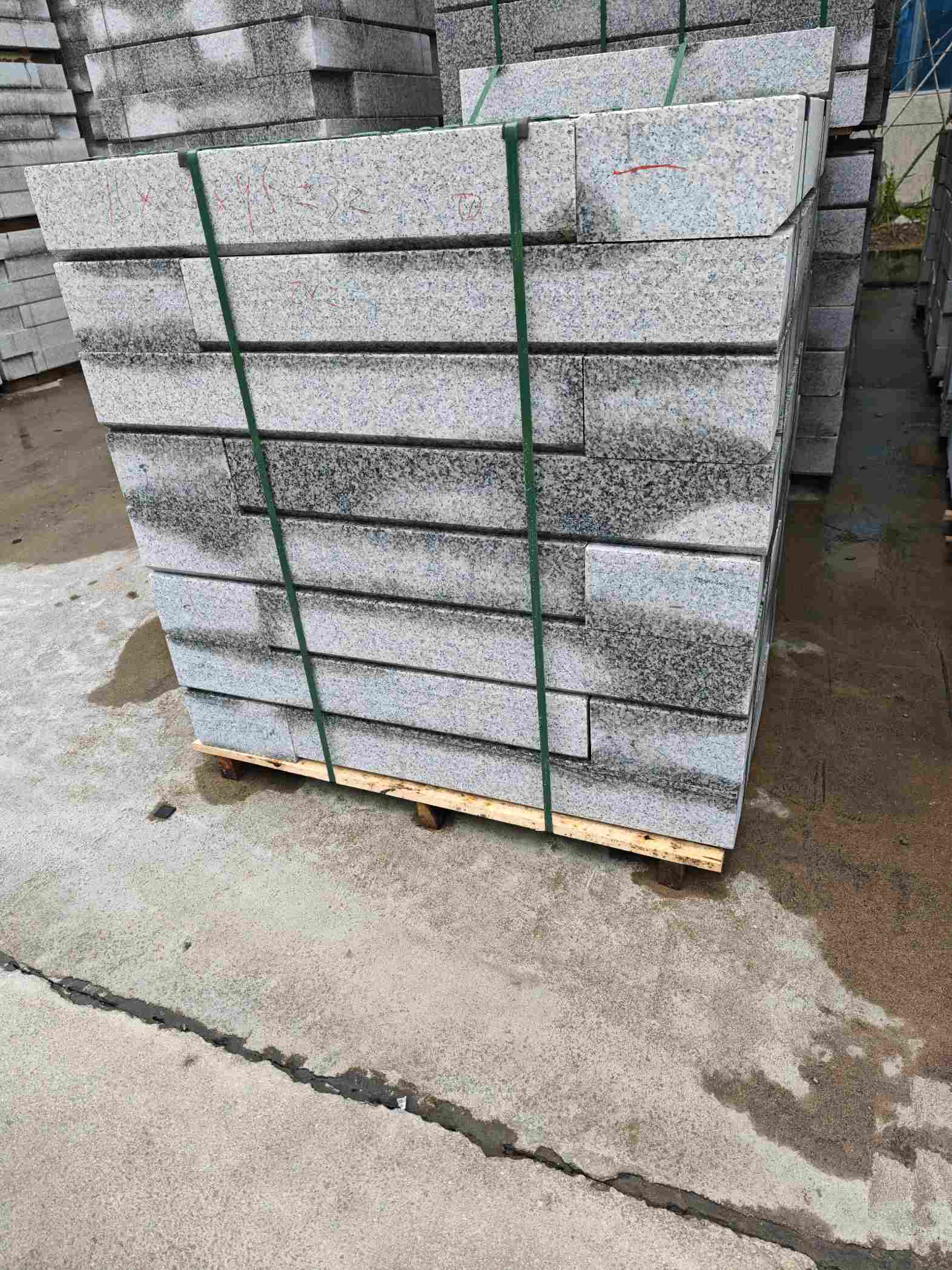 重庆芙蓉白路牙石，马路牙子